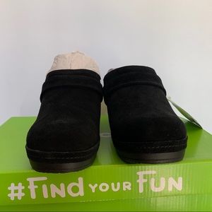 Crocs Sarah suede clogs new with tags and box